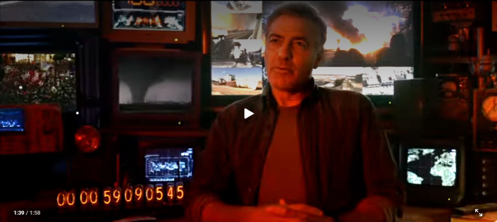 Nixie Clocks in Filmen: Warum das Kino immer wieder zu ihrem Leuchten zurückkehrt