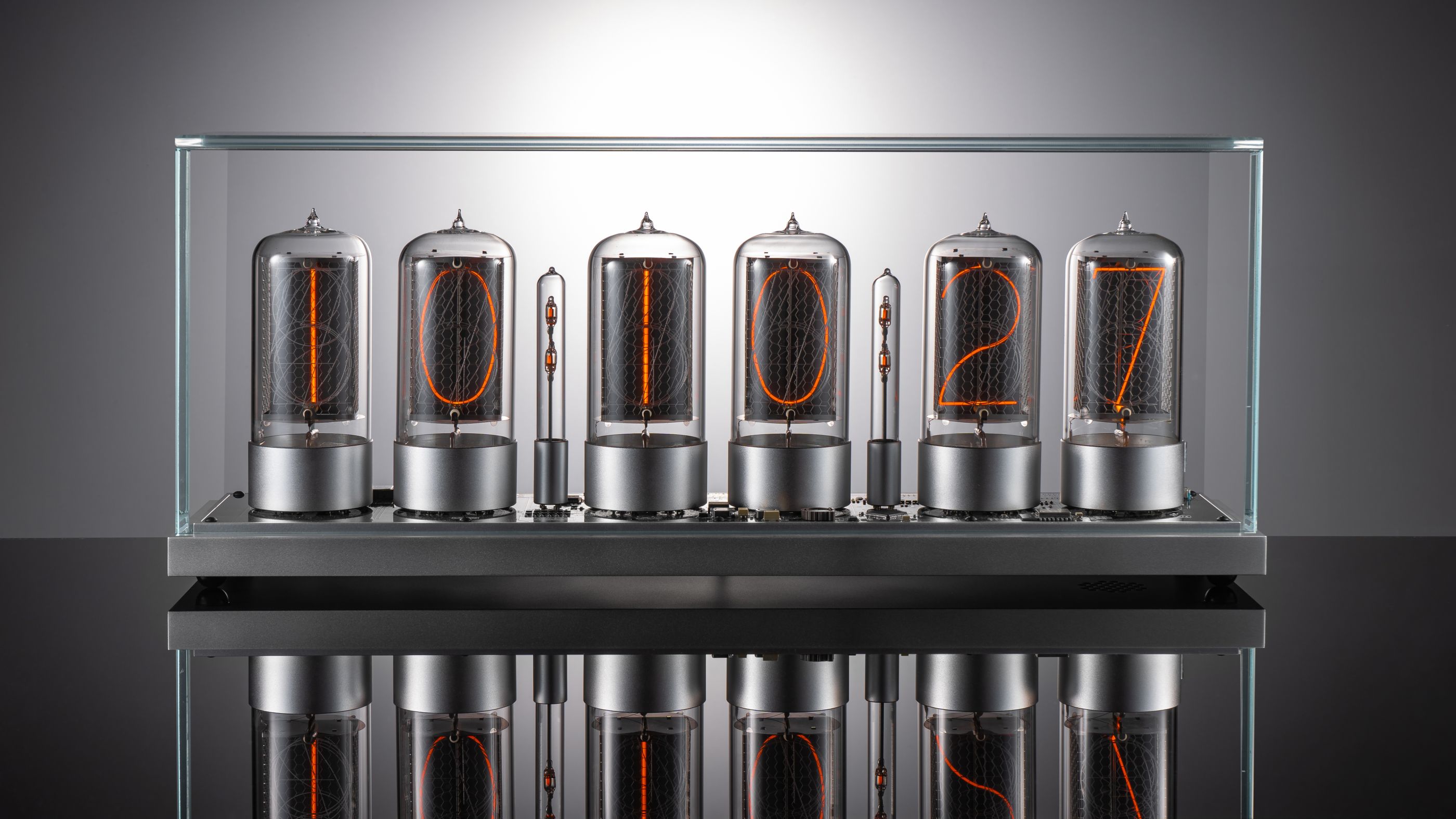 ZIN70 Nixie Clock, Silver Case & Silver Bases, Clear Glass