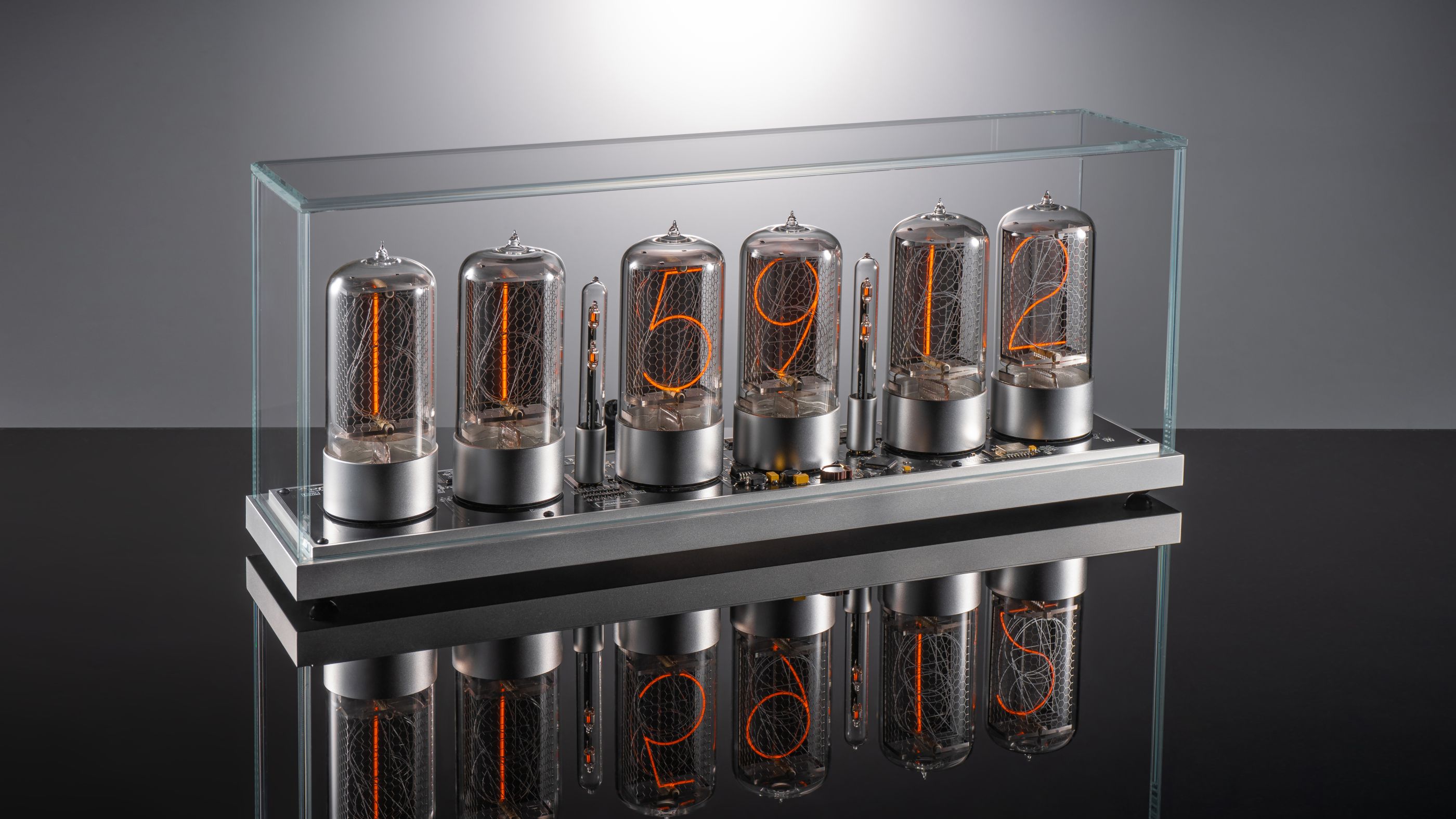 ZIN70 Nixie Clock, Silver Case & Silver Bases, Clear Glass