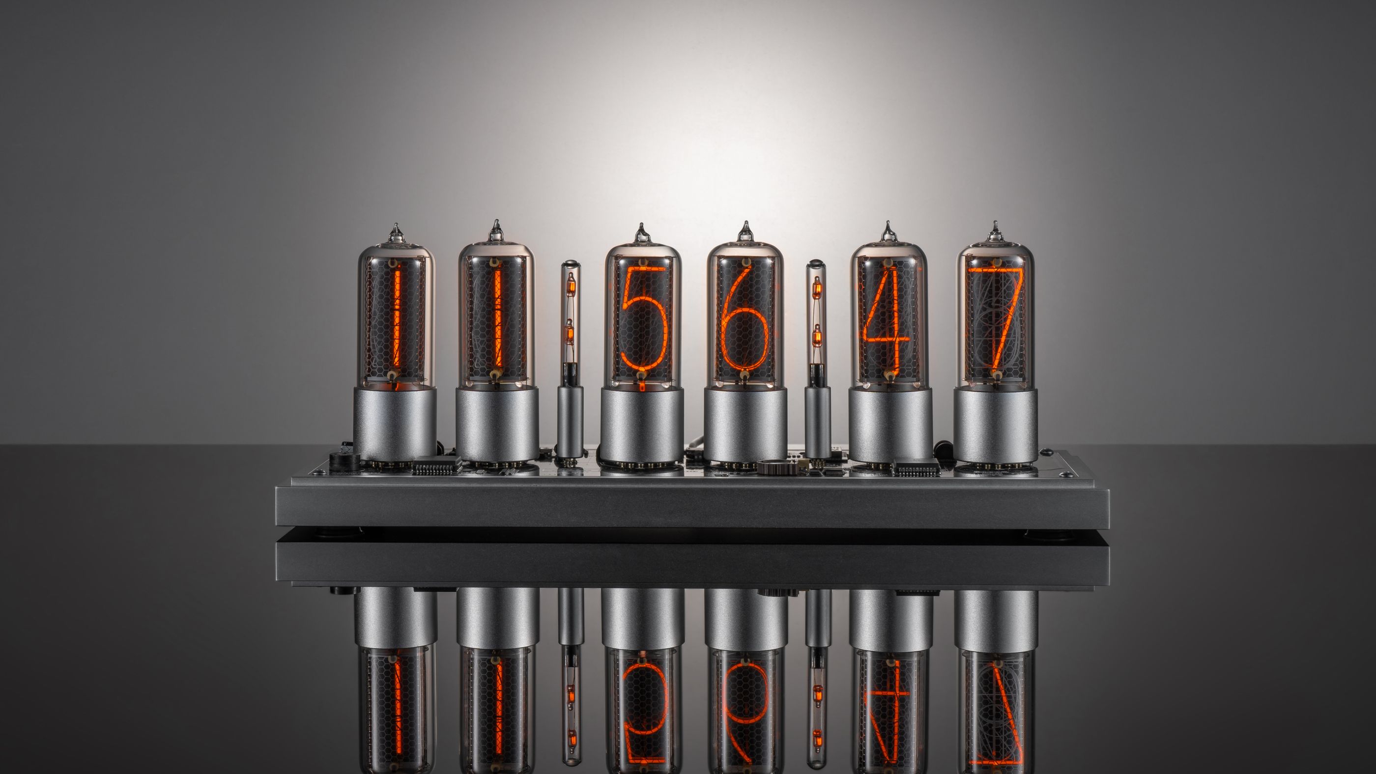 ZIN18 Nixie Tube Clock Silver Case Ultra-Clear Glass Dome