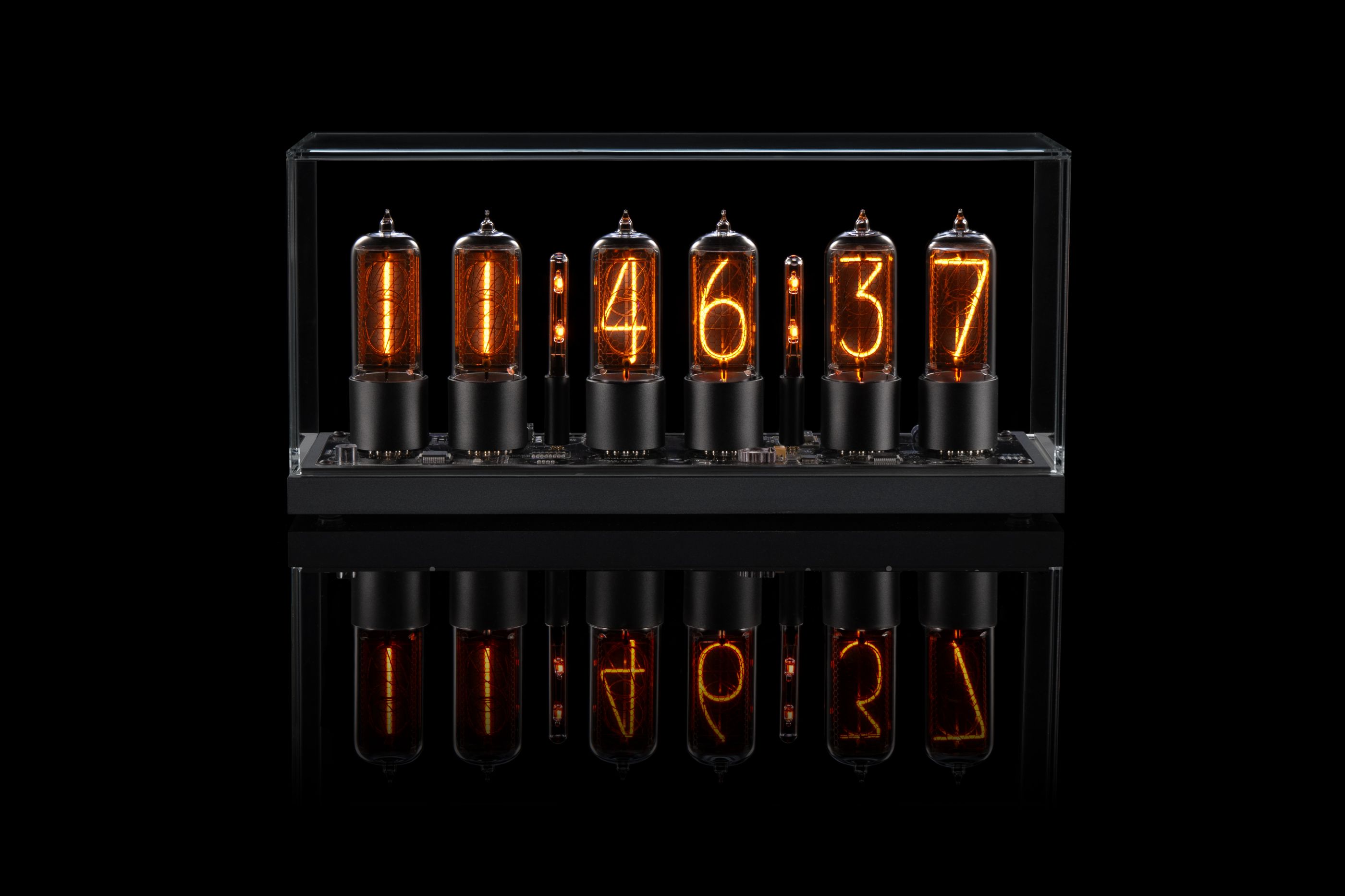 ZIN18 Nixie-Uhr Schwarzes Gehäuse Glaskuppel