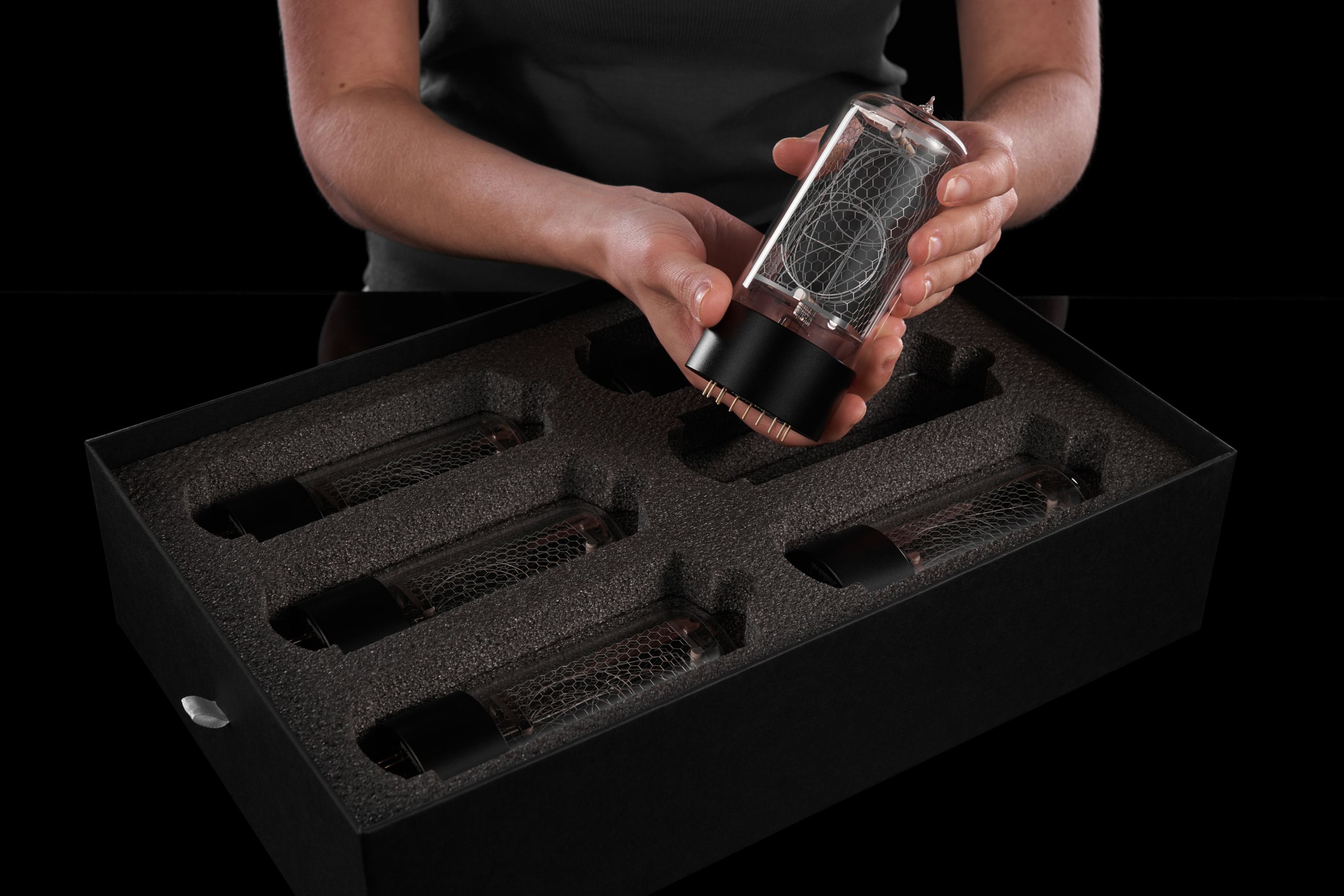 ZIN70 Nixie Tube with Black Aluminium Base – Z568M Round Pinout