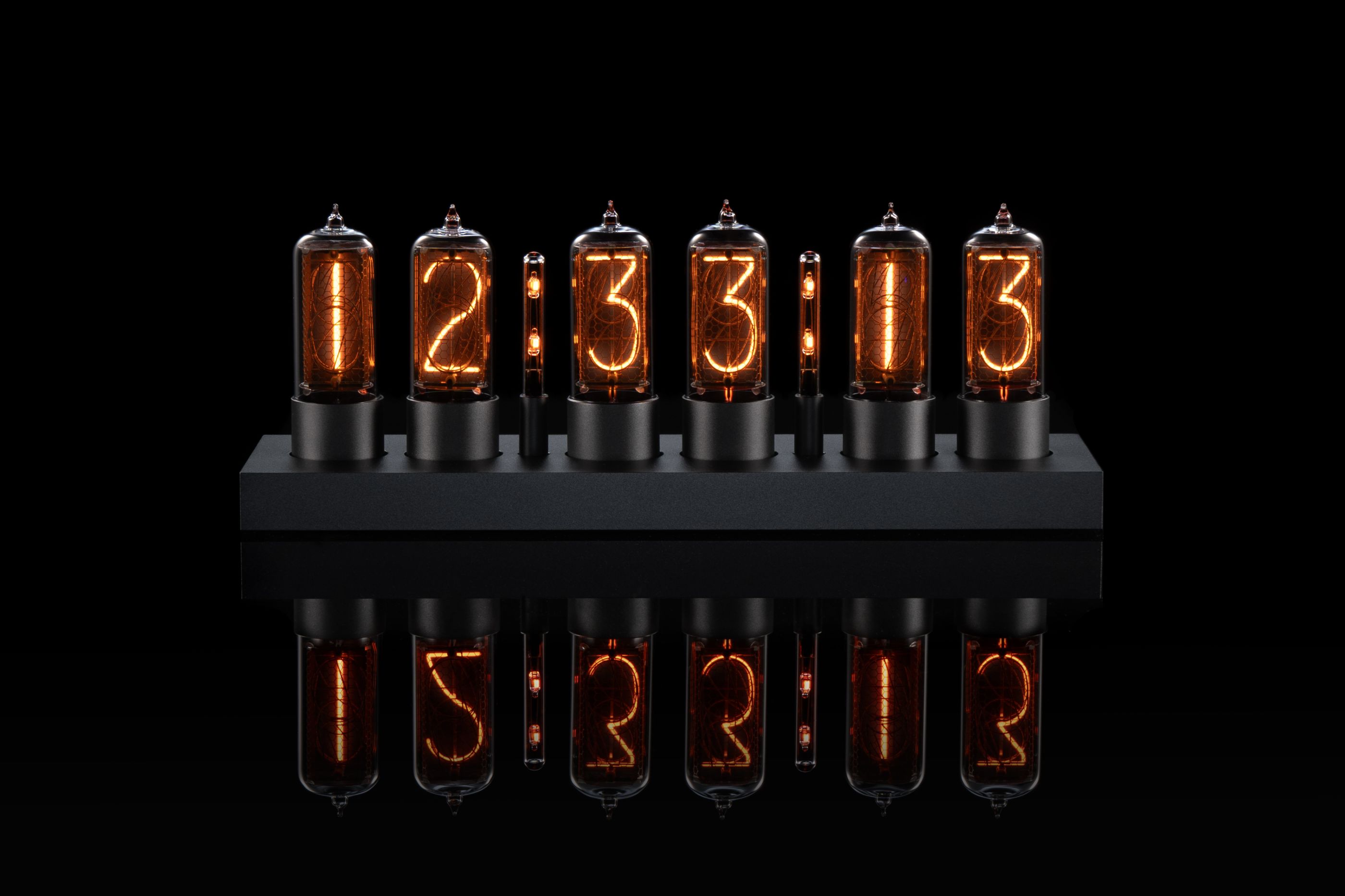 ZIN18 Nixie Tube Clock – Black Case & Black Tube Bases