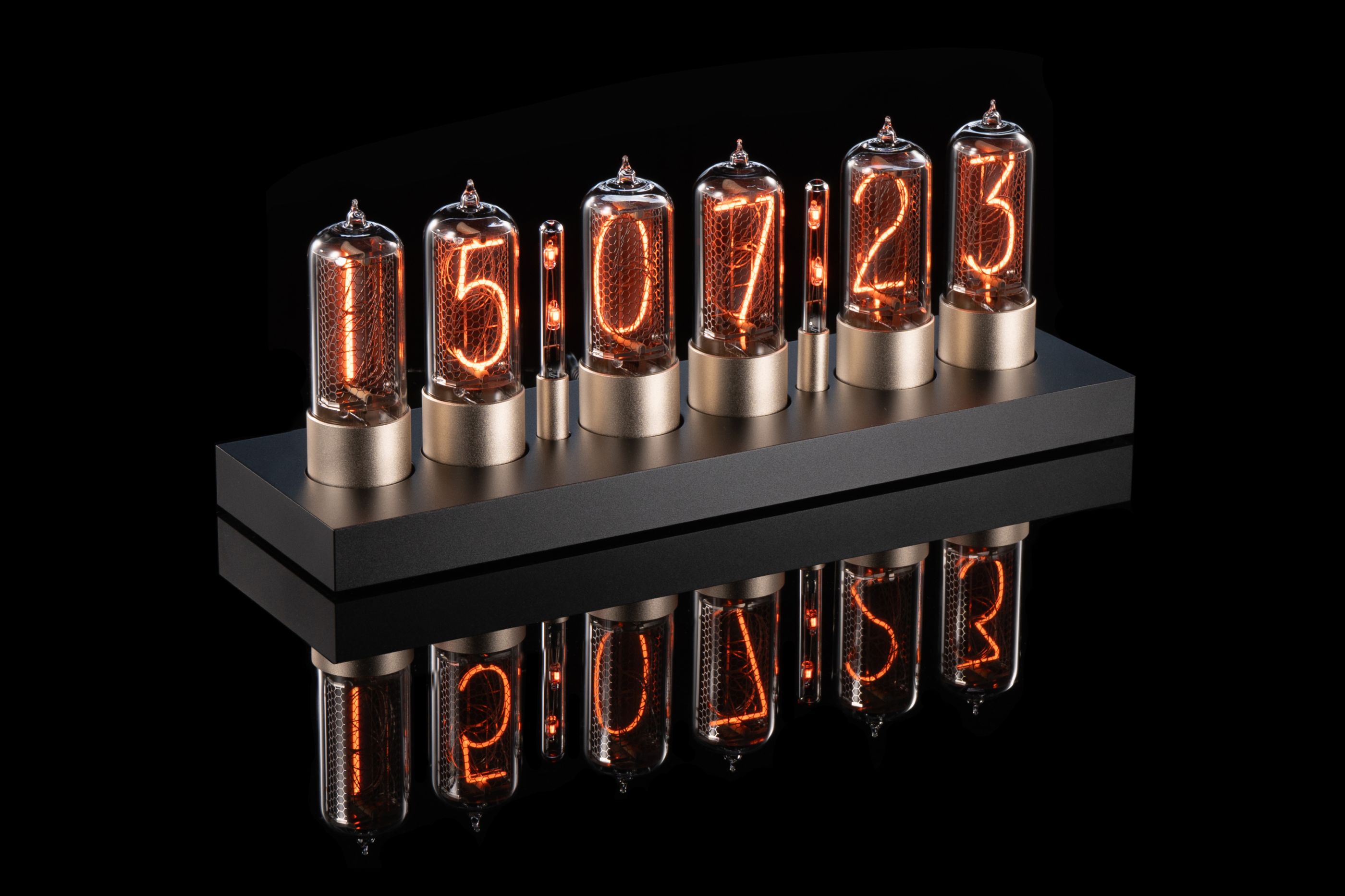 ZIN18 Nixie Uhr – Schwarzes Gehäuse & Goldene Sockel