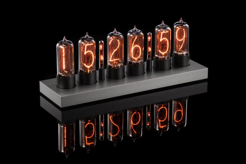 ZIN18 Nixie Uhr — Silbernes Aluminiumgehäuse & Schwarze Nixie-Röhren 6 Röhren