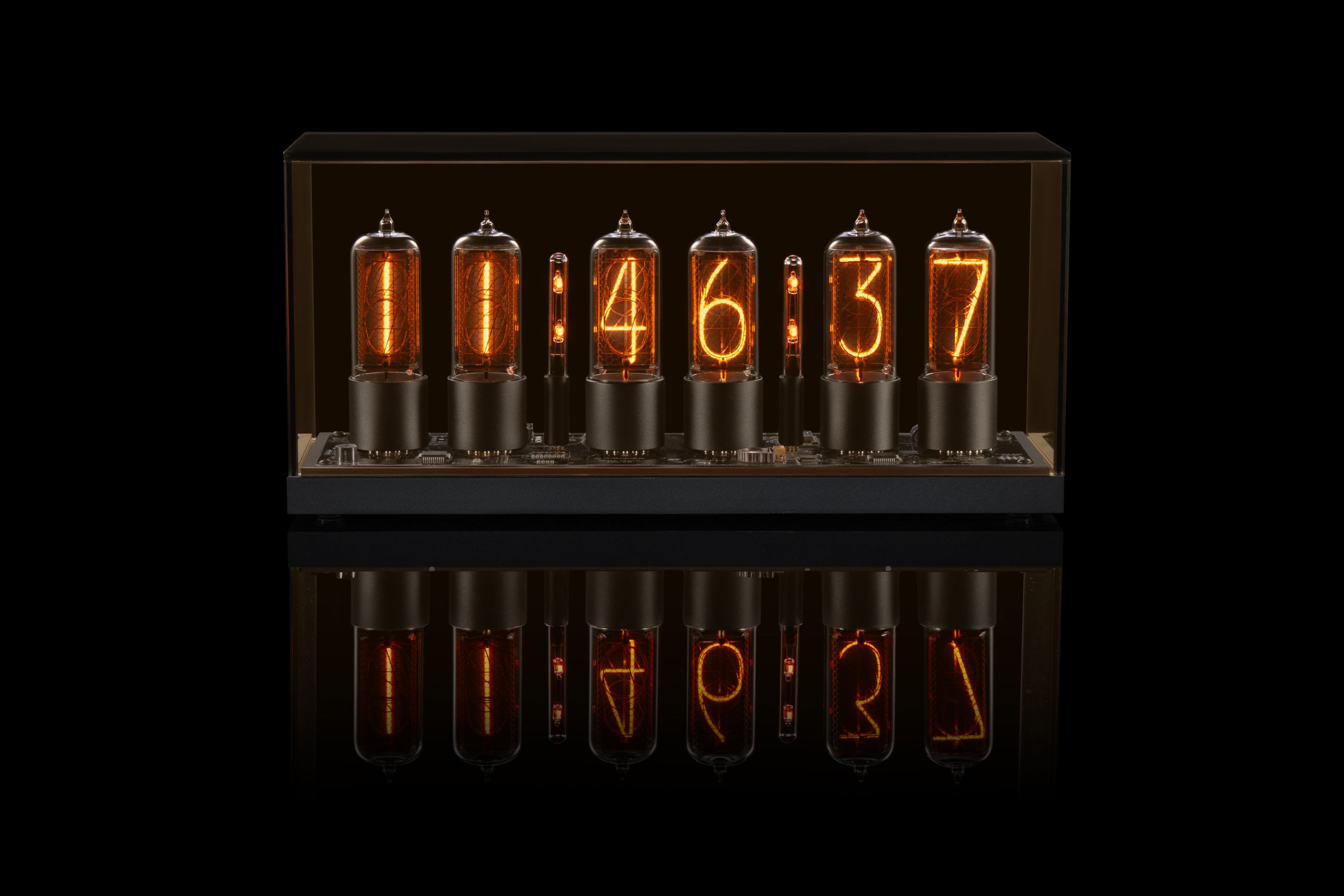 ZIN18 Nixie-Uhr, Schwarz-Basis & Gold-Röhren, Klarglas