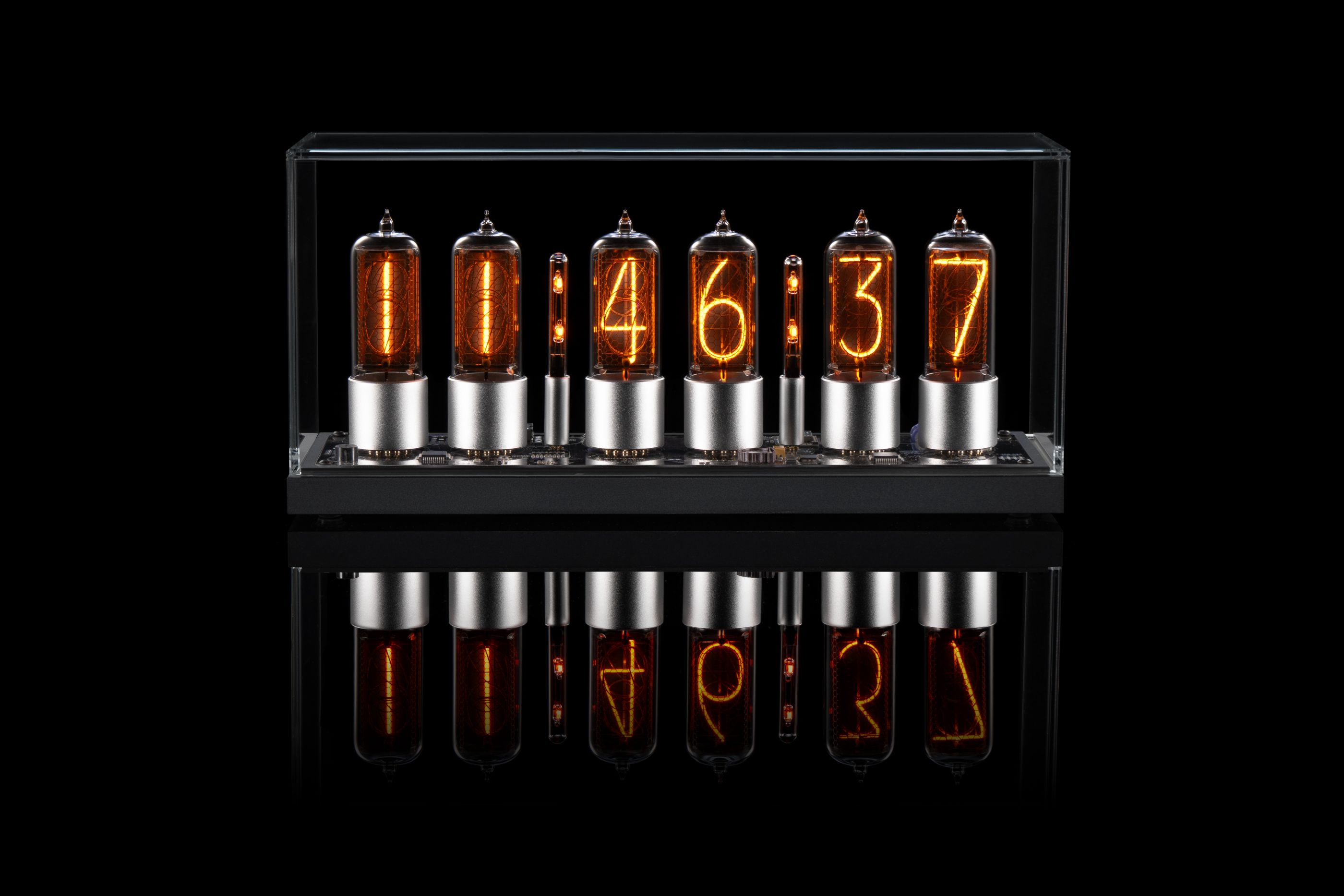 ZIN18 Nixie-Uhr, Schwarz-Basis & Silber-Röhren, Klarglas
