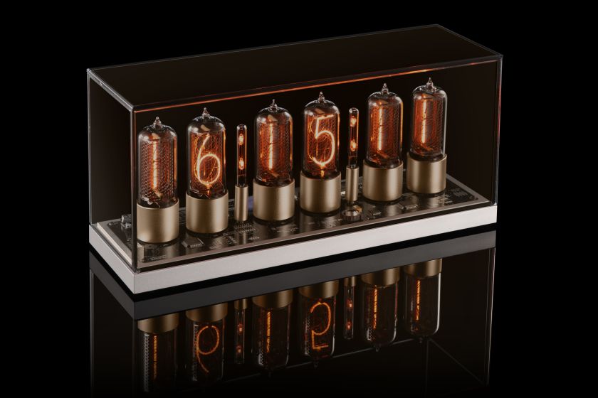 ZIN18 Nixie Tube Clock — Silver Aluminium Base, Gold Tubes, Ultra-Clear Glass Dome 6 Tubes
