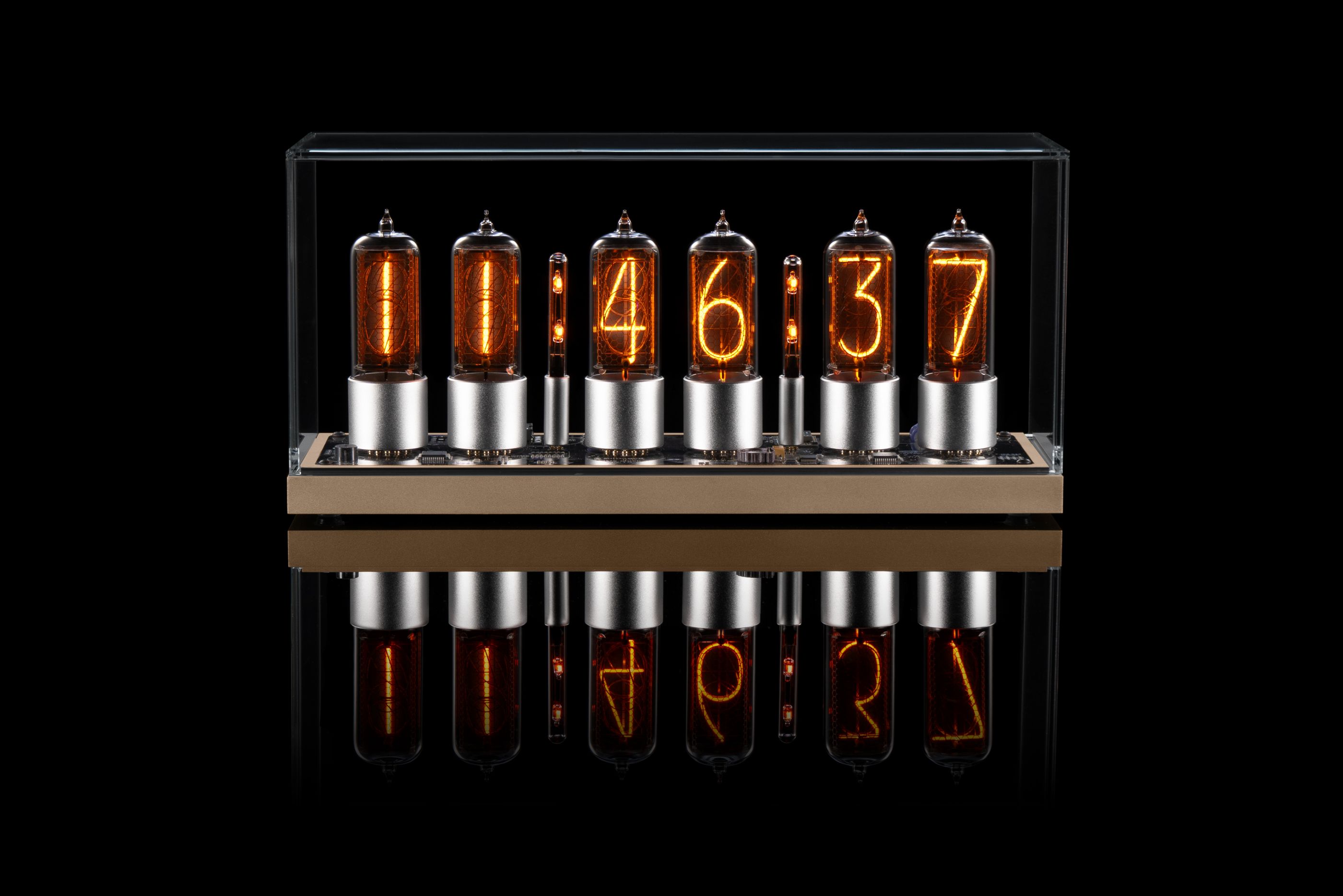 ZIN18 Nixie-Uhr, Gold-Basis & Silber-Röhren, Klarglas