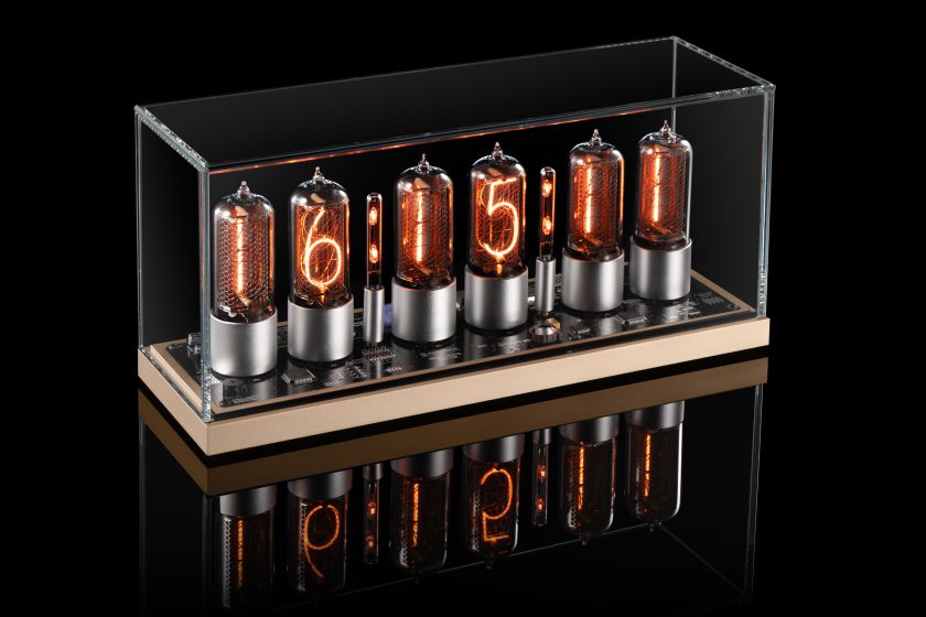ZIN18 Nixie Tube Clock — Gold Aluminium Base, Silver Tubes Dark Smoked Glass Dome 6 Tubes